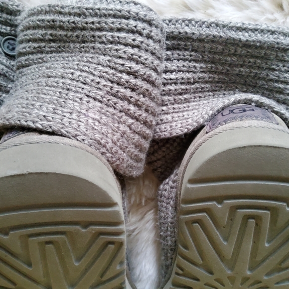 Authentic VGUC UGG Grey CardiSize 3 (LittGirl) 6/7 - Picture 8 of 15